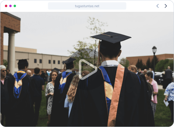 Mahasiswa Wisuda Sukses